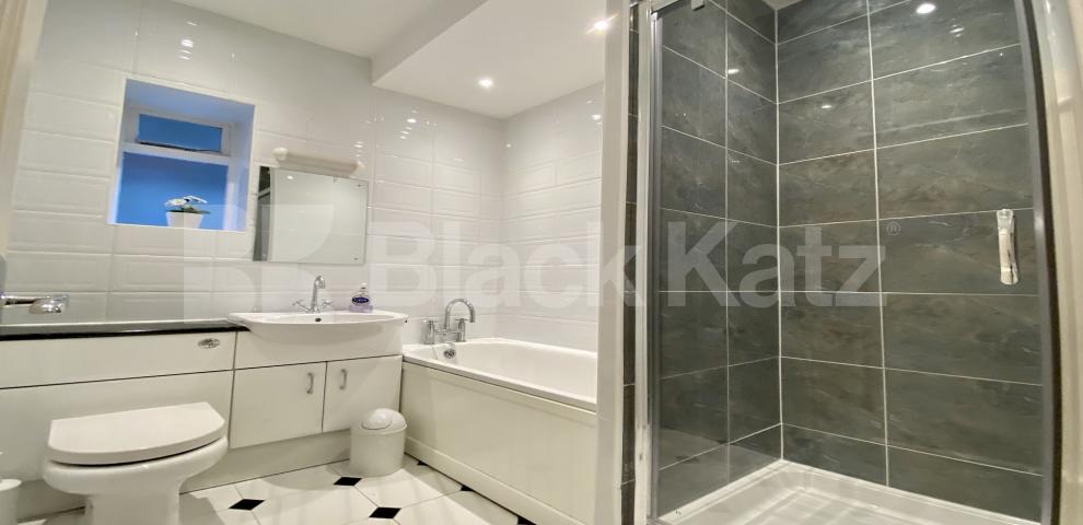 			LET , 2 Bedroom, 1 bath, 1 reception Apartment			 Killyon Road, Clapham